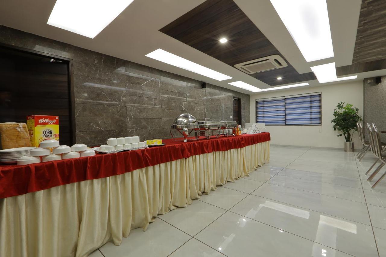 Hotel Unity 阿穆达巴 外观 照片